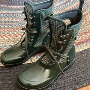 Bogs womens lace up boot. 8